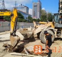 男人插女人视频试看30分钟高温下的坚守｜道路建设者用汗水铺就畅通路